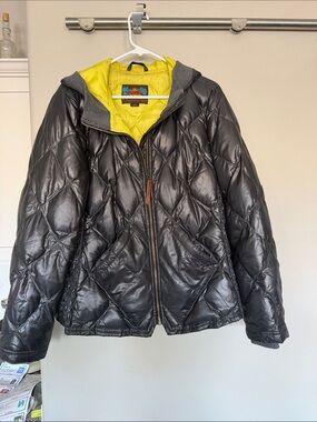 Eddie Bauer 1936 skylines model Black Puffer Jacket with Yellow Lining